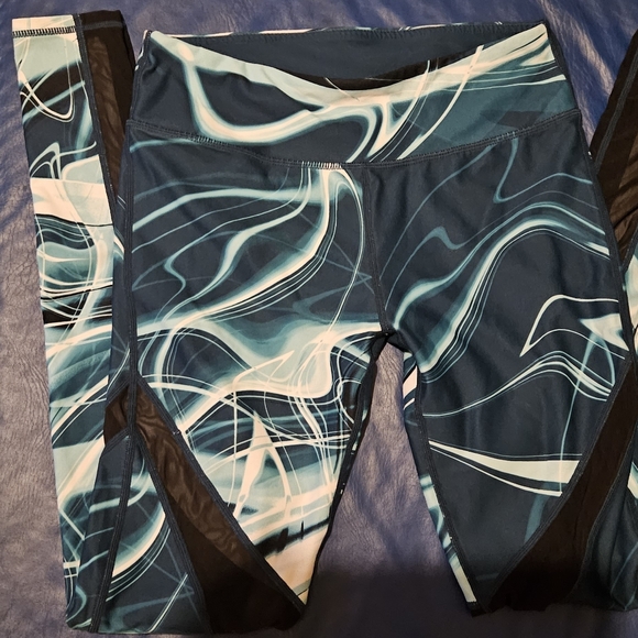 Fablistics yoga leggings great shape - Picture 2 of 3